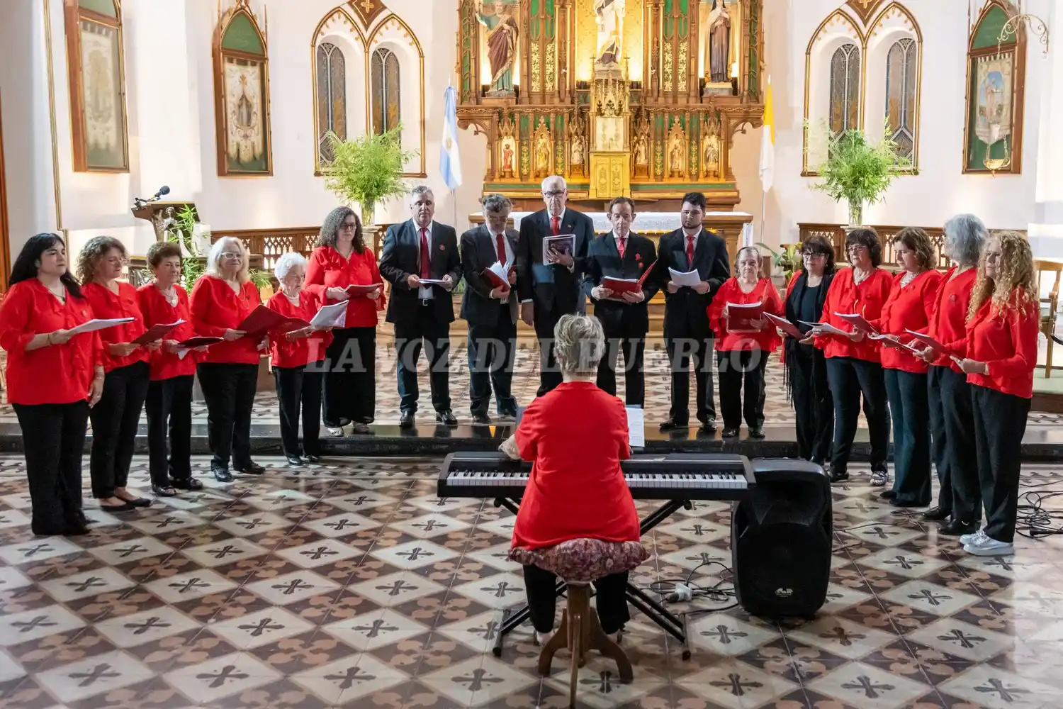 El último domingo se desarrolló la Coral Navideña que brinda el coro Buenos Amigos del Club Español