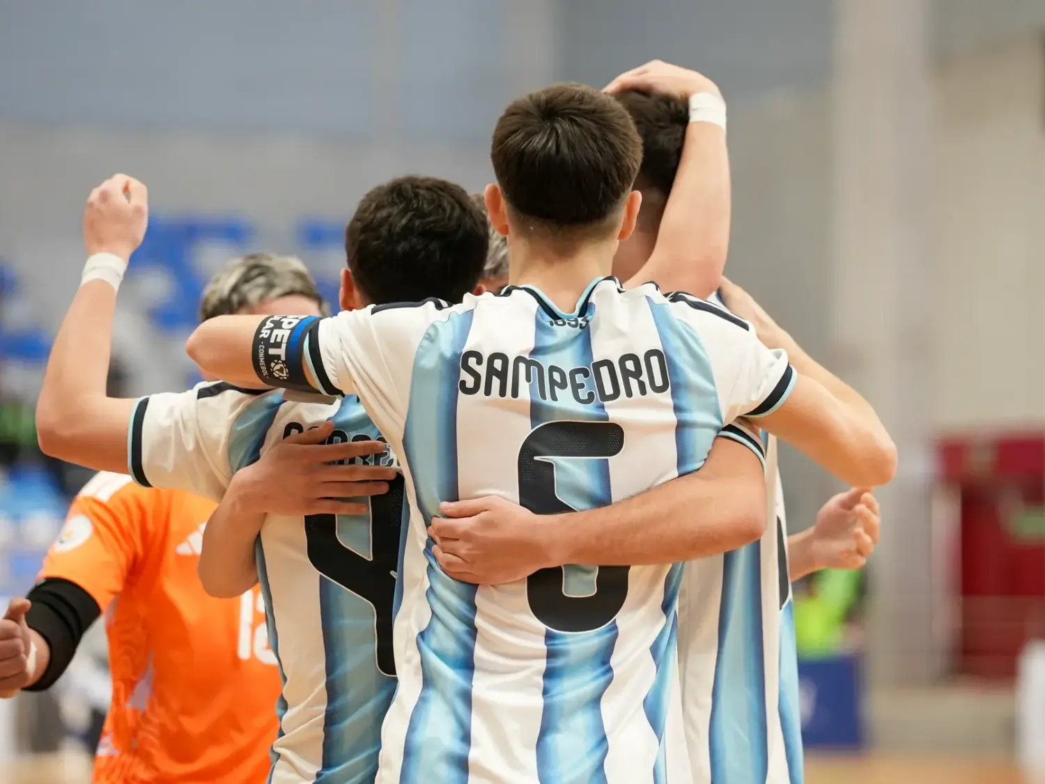 Argentina se mide con Brasil desde las 14 por el Sudamericano Sub 17 de futsal.Foot: @Argentina