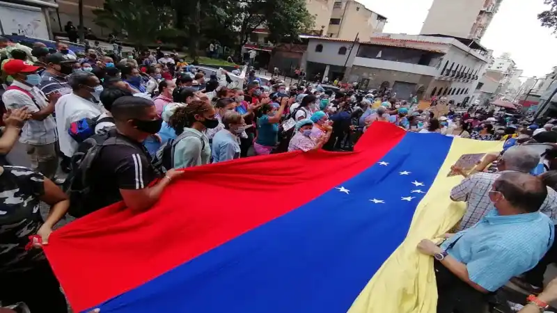 “No tengo NADA que darle de COMER a mis hijos”: el clamor de los MAESTROS  que protestan por SALARIOS DIGNOS