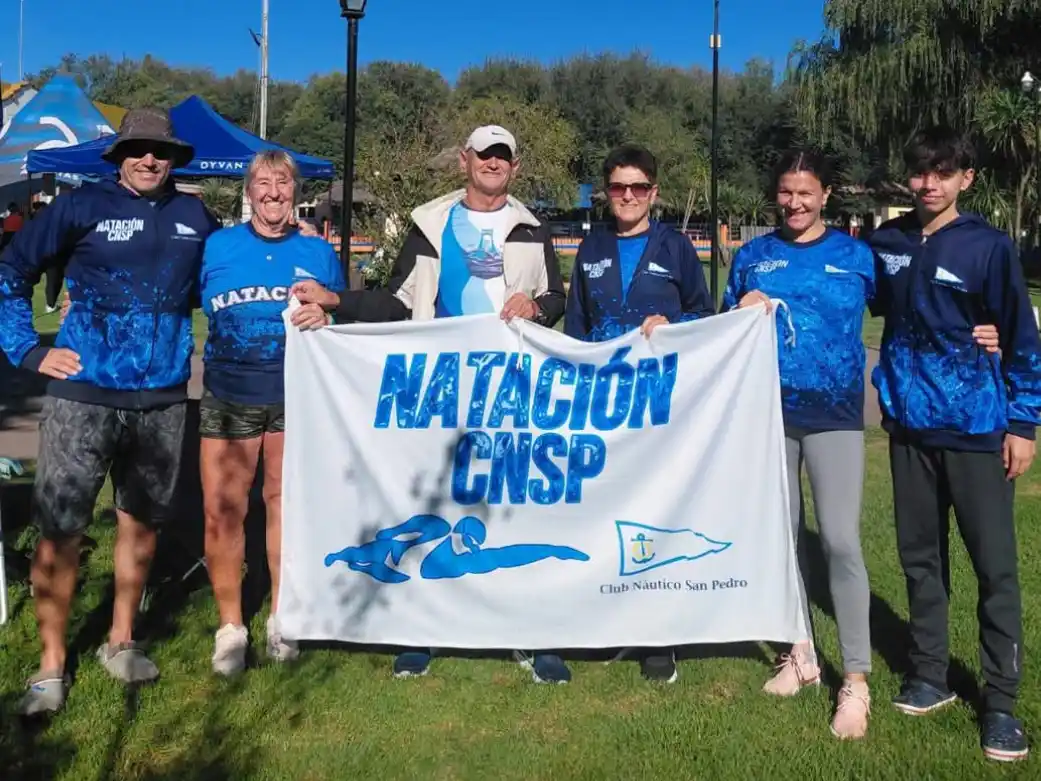 El equipo de natación de Club Náutico San Pedro tuna destacada labor en el agua abiertas de Baradero.
