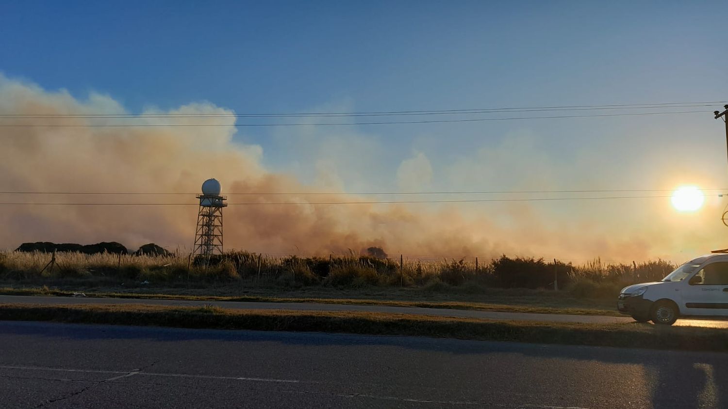 Incendio en el predio de Obras Sanitarias: "La prioridad fue que no alcanzara ni a los barrios ni a la ruta"