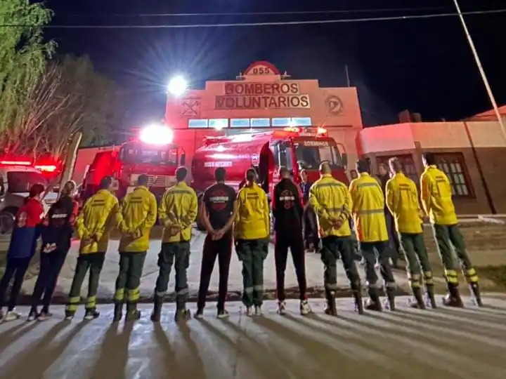 Los Bomberos Voluntarios de San Vicente celebraron los 40 años de su organización - 3