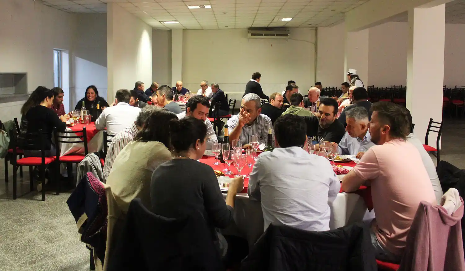 Periodistas locales compartieron el tradicional almuerzo del 7 de junio en Bomberos.