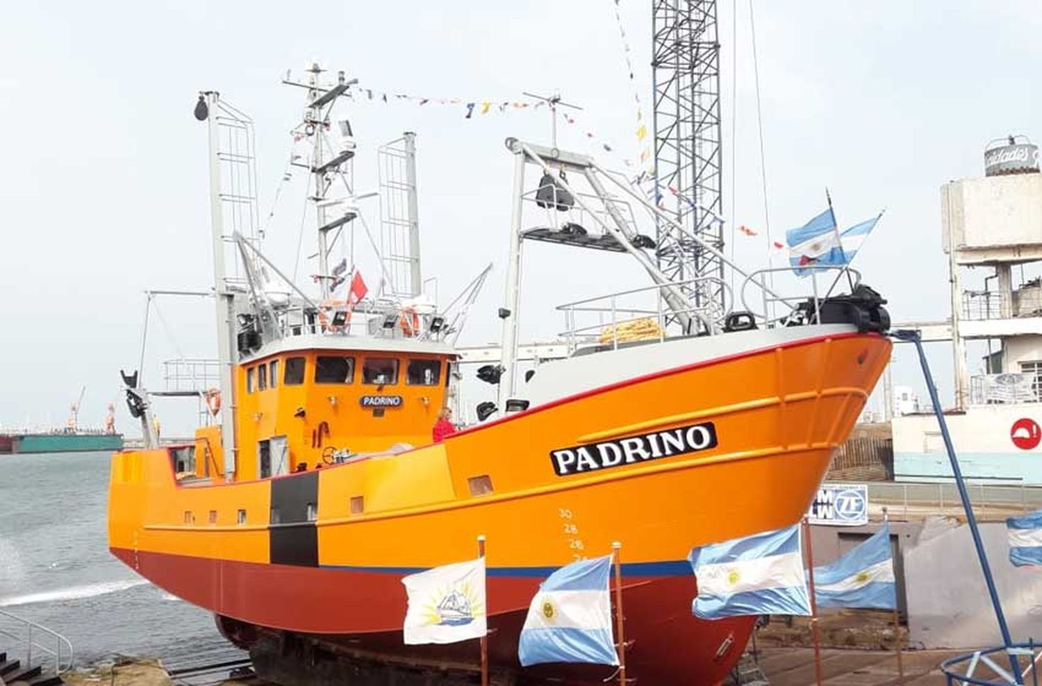 El buque "Padrino" se suma a la flota pesquera de Mar del Plata