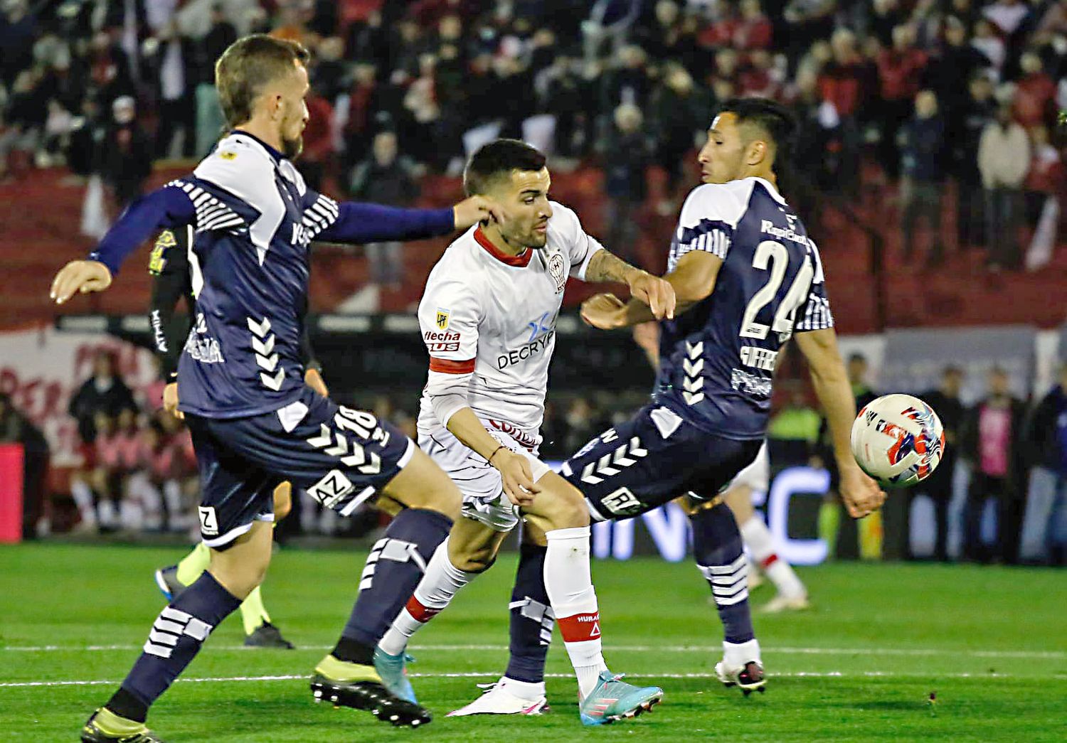 Gimnasia ganó en cancha de Huracán.