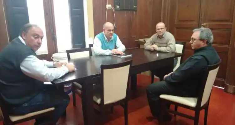 Tras aumentar los sueldos, el Gobierno busca bajar guardias y horas extras