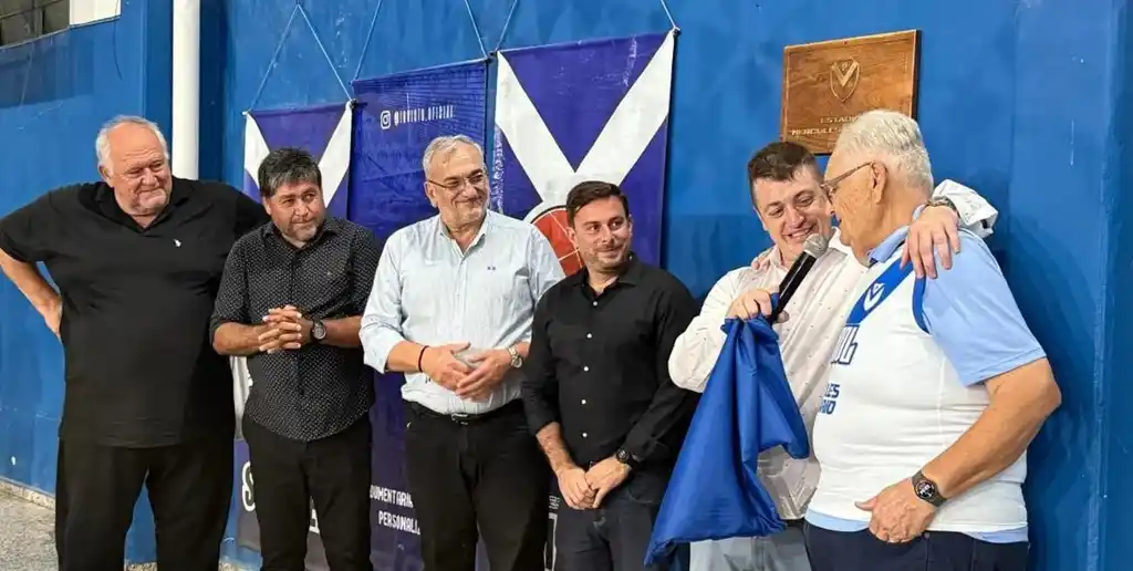 “Es un honor acompañar este homenaje a familiares de Hércules Ferrario, un deportista que dejó una marca imborrable en la historia de Peñarol y del deporte rafaelino".