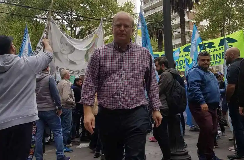 Contigiani sobre Caputo: «Representa dos años y medio de timba financiera»