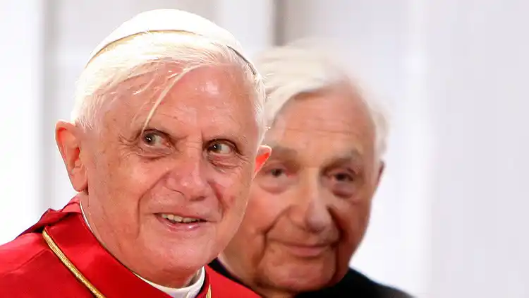 Más de 50 niños abusados en el coro dirigido por el hermano de Benedicto XVI