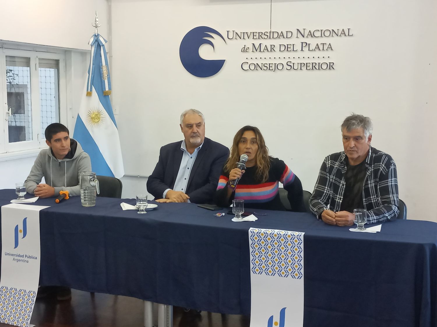 Victoria Schadwill (Sec. Gral APU), Ivan Viva (Pres. FUM) y Pedro Sanllorenti (Sec. Gral ADUM).