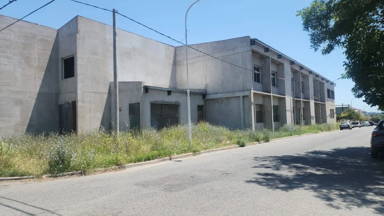 Retomaron las obras en el edificio de Liniers y Italia.