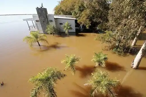 Bajan las aguas del Uruguay y los evacuados regresan a sus casas