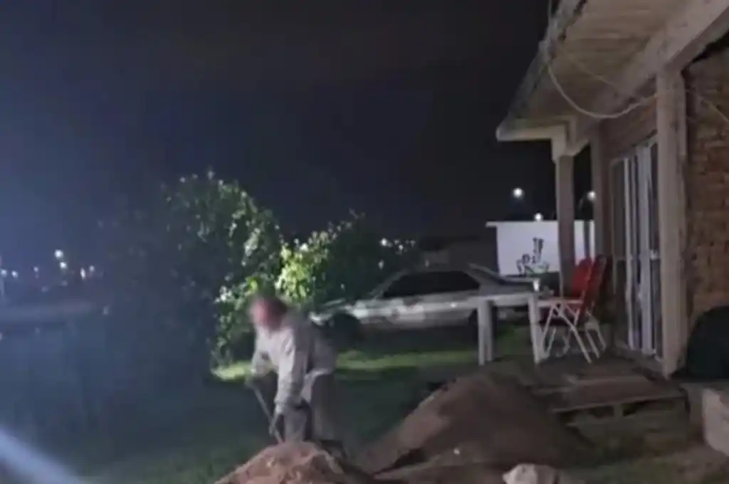 Enterró a su suegra en el patio y cobró su jubilación durante un año: alegó no tener dinero para el sepelio