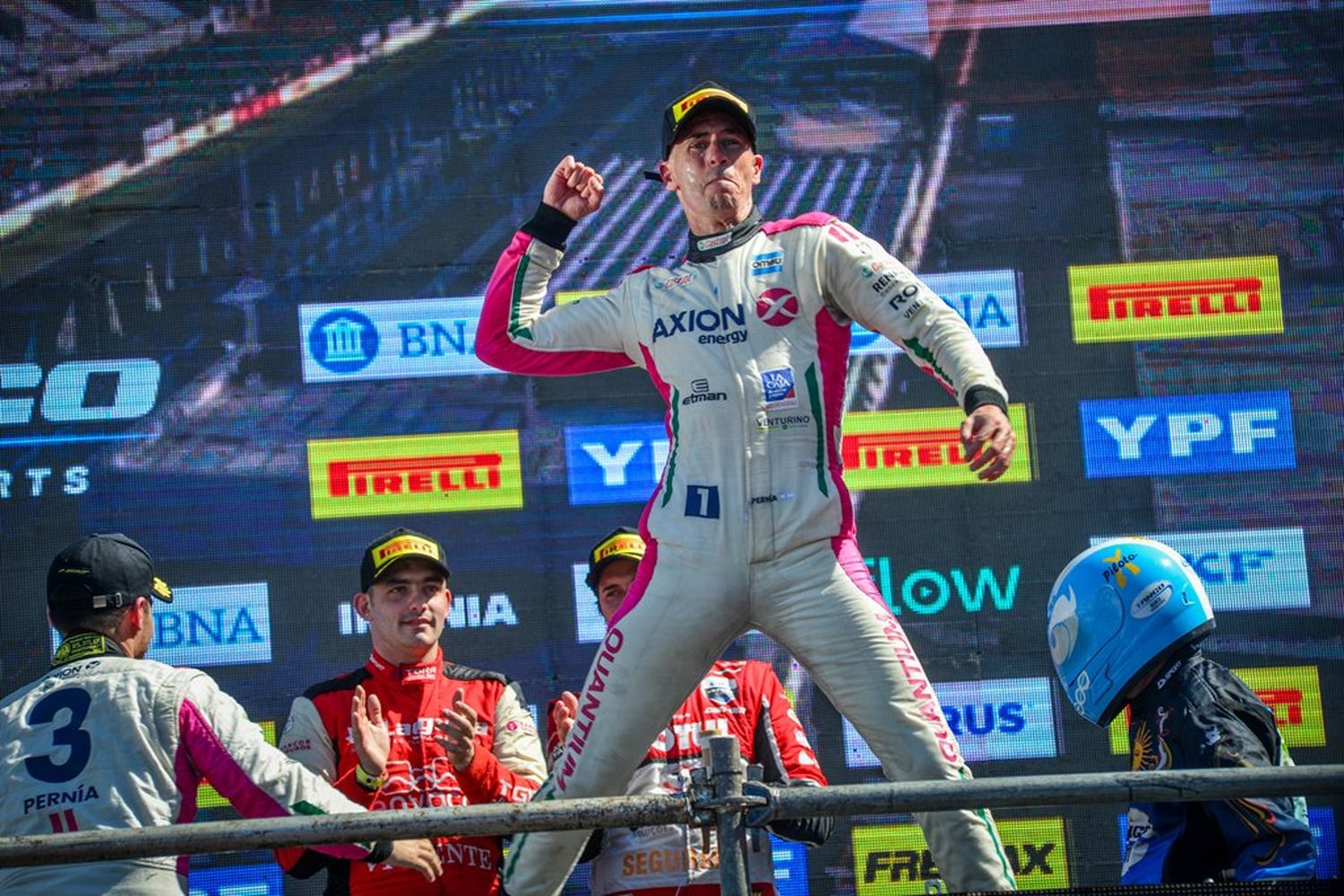 Leonel Pernía conquistó su tercer título en la categoría
