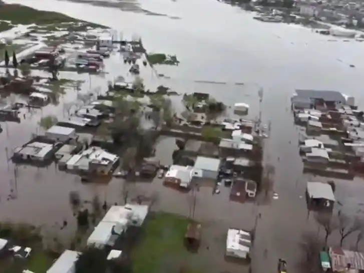 Gran parte del pueblo bajo el agua.