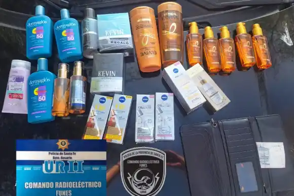 Cayeron dos mecheras que robaron decenas de artículos de una farmacia