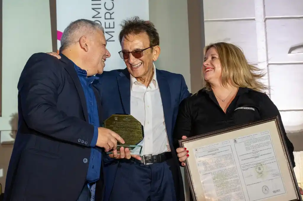 Reconocimiento al doctor Víctor Costilla