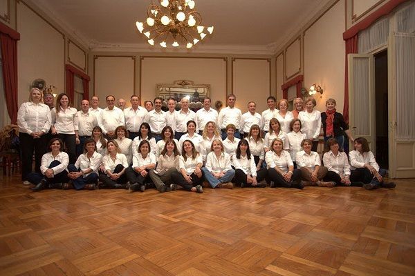 El coro “Sentimientos” festeja 15 años con una presentación solidaria