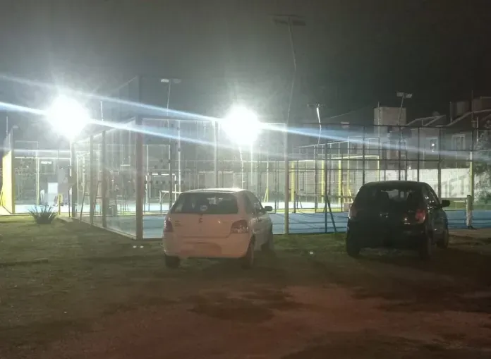 Se descompensó jugando al pádel con amigos y murió