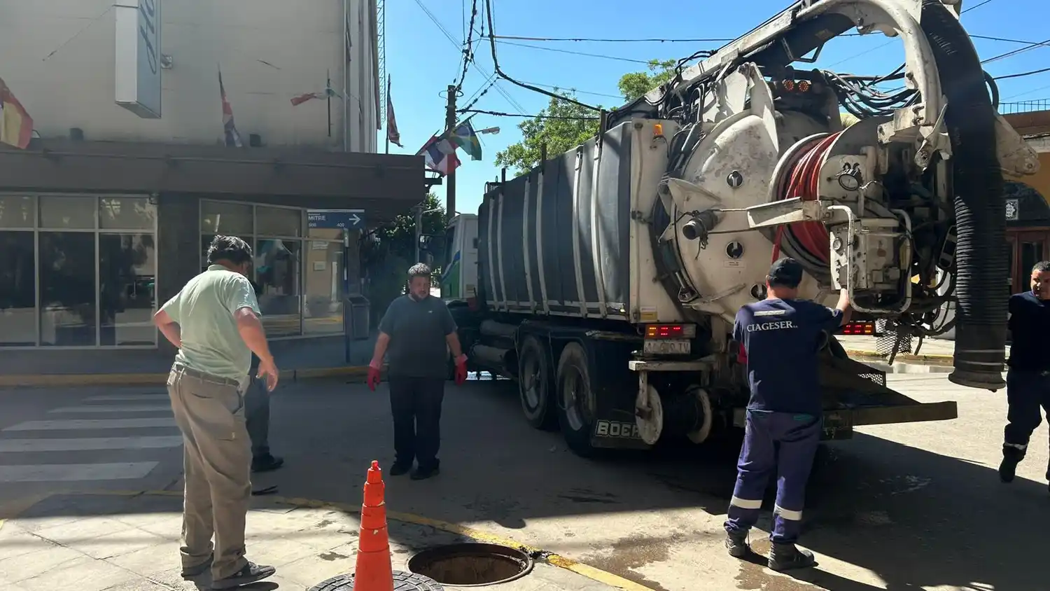 camión desobtructor en Mitre y Liniers