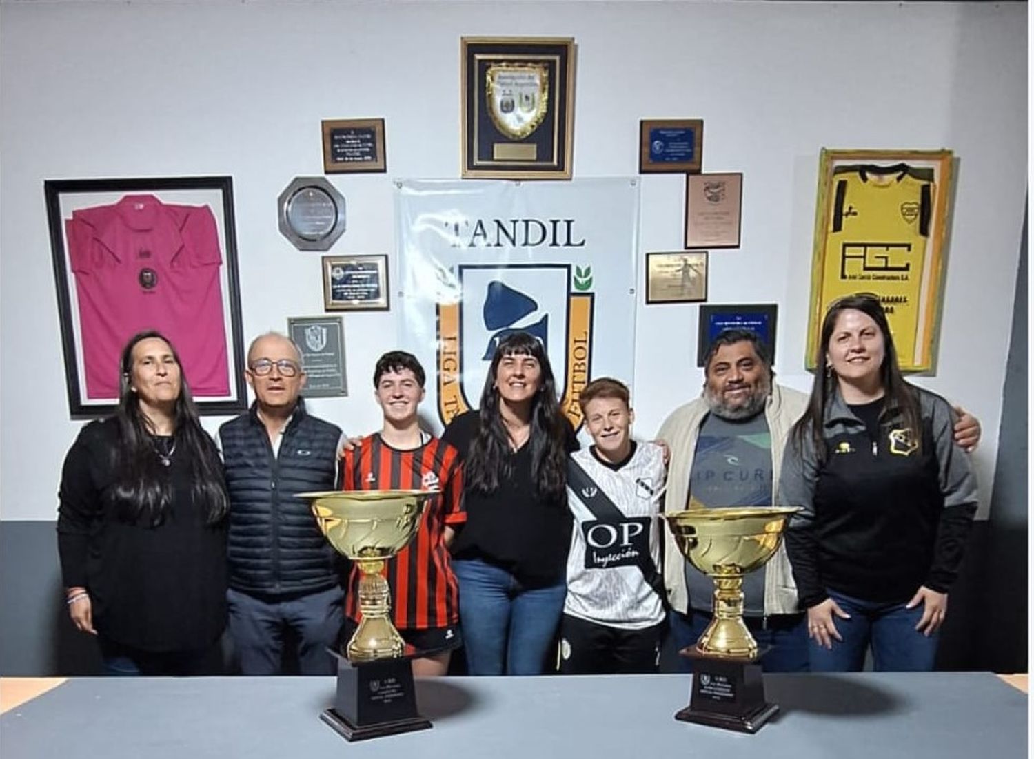 FOTO LIGA TANDILENSE DE FÚTBOL Bruni, Dadiego, Schneeberger, Godoy, Durán, Salgado y Carri.