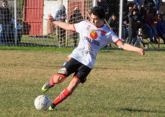 Triunfo de Central Larroque y empates en el Parque y en el Estadio