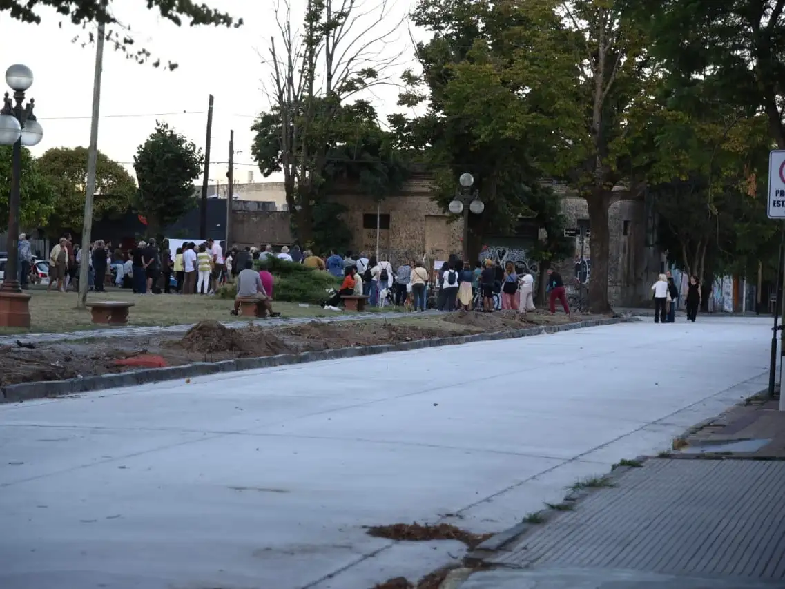 Cerca de un centenar de personas se presentaron en 4 de Abril y Sarmiento.