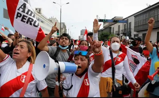 No cede la tensión en Perú.