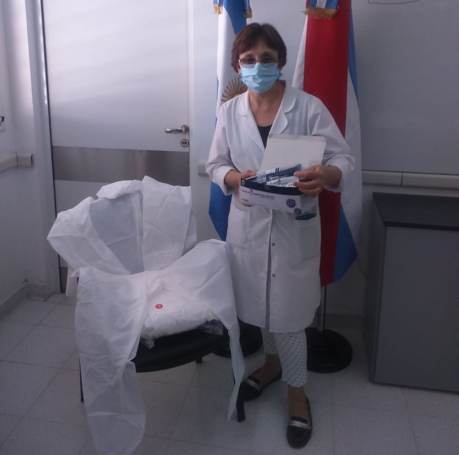 El Hospital Centenario recibió la donación de 25 test antígenos