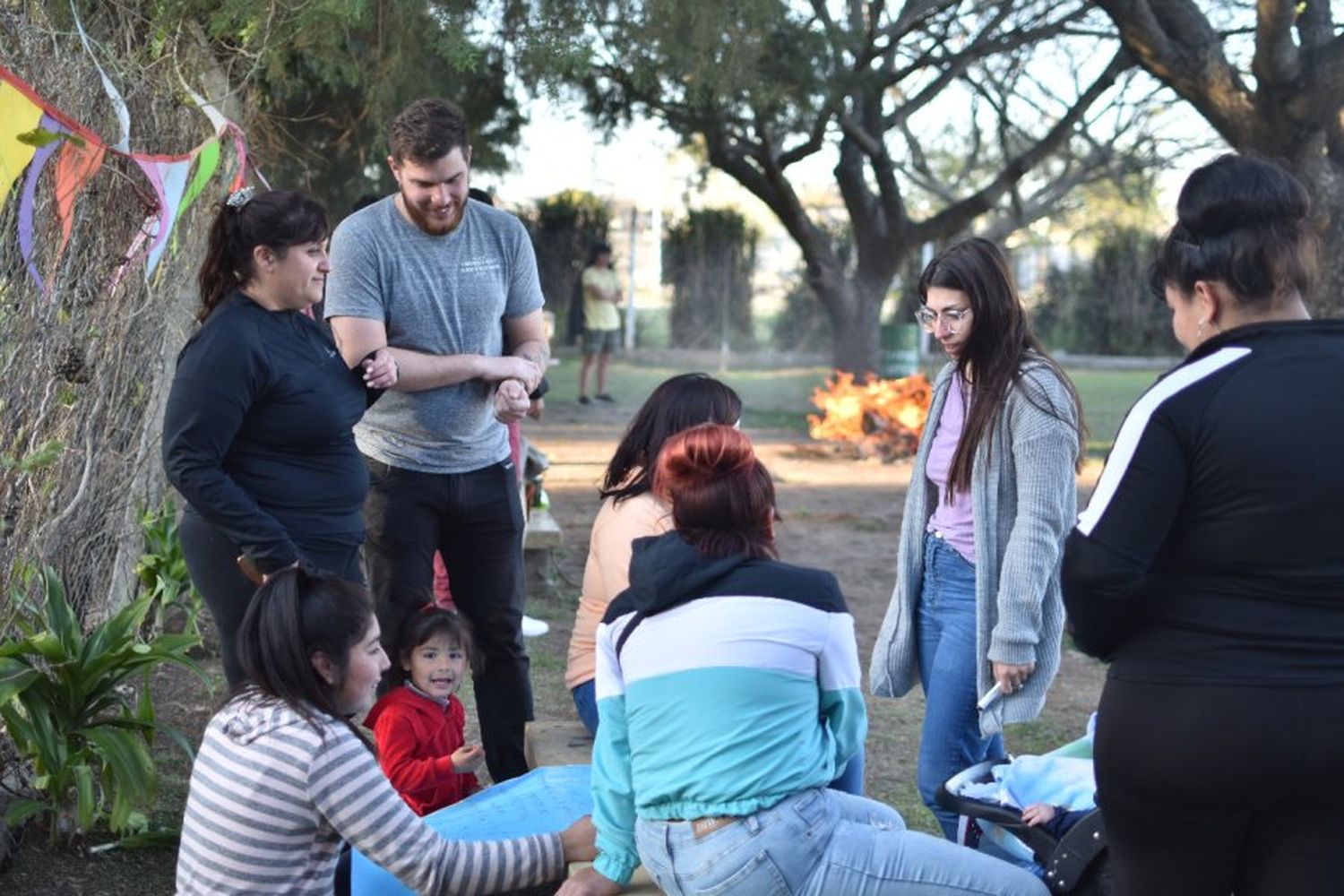 La semana pasada, en la Pileta Municipal, 26 talleres del programa Provincial “Santa Fe Más”, se reunieron en torno al recibimiento de la primavera.