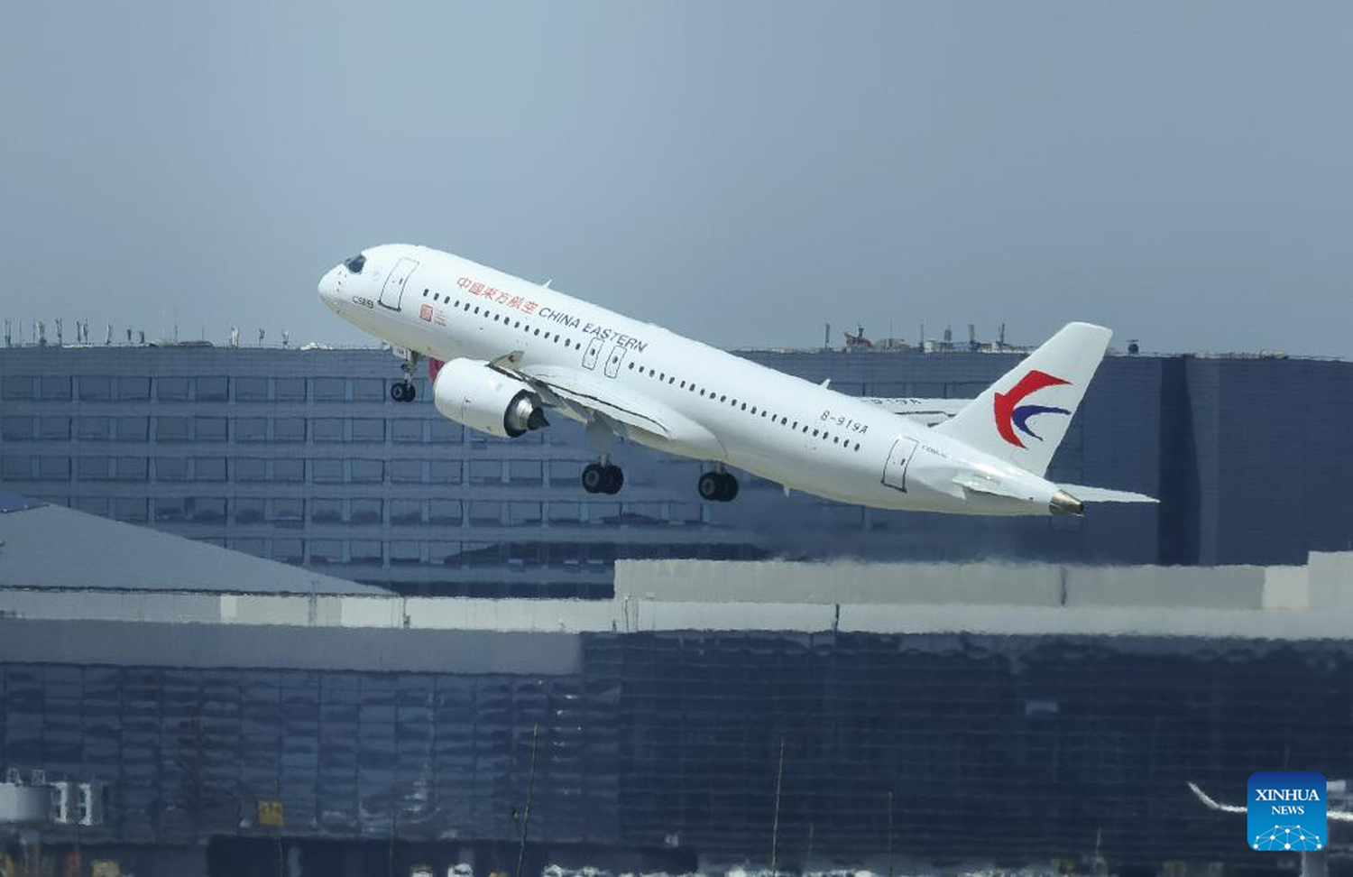 China Eastern Airlines recibe su sexto COMAC C919 y realizó el primer vuelo comercial fuera de China