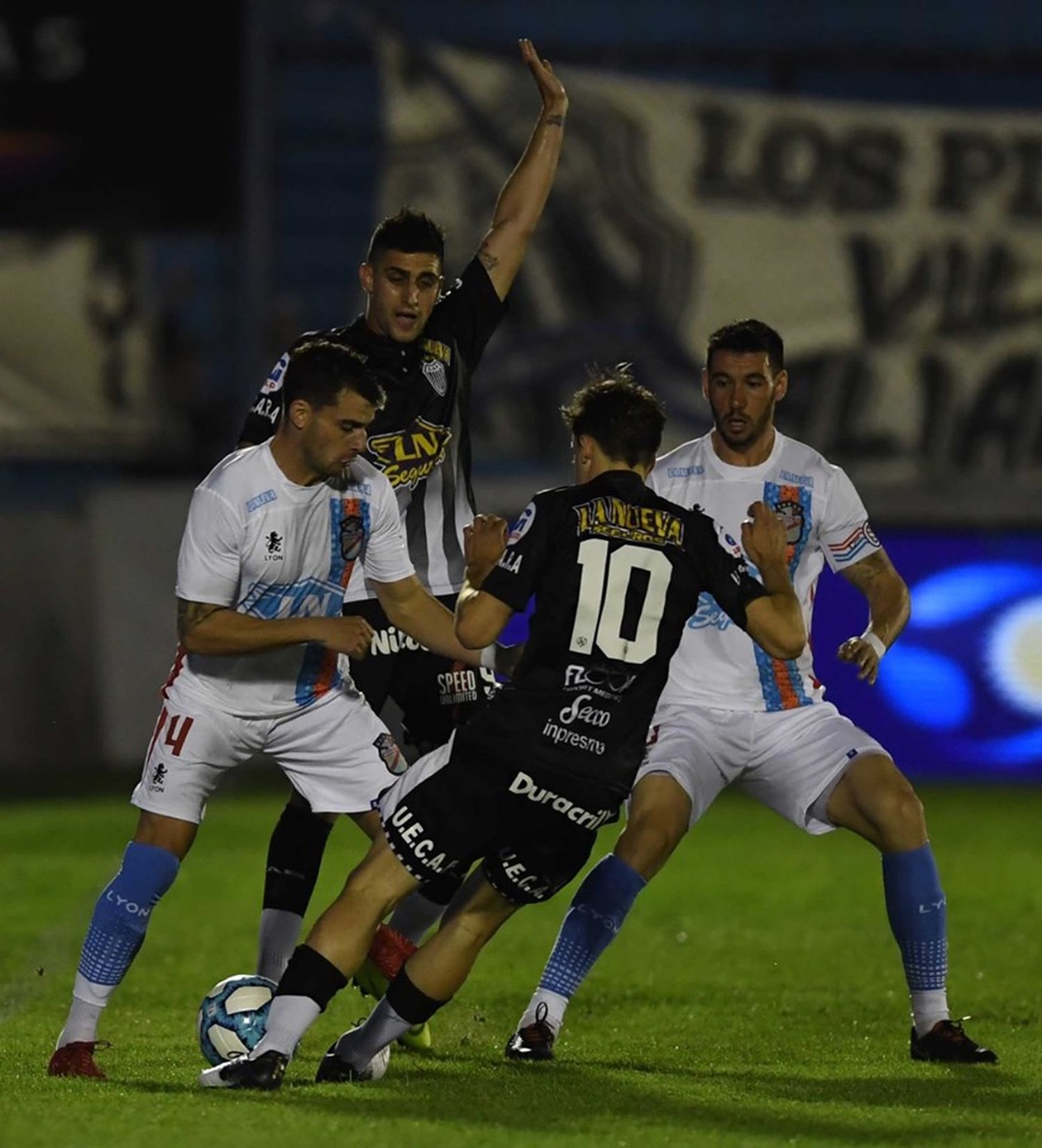El golazo de García y el que debió haber sido de González Metilli en Arsenal-Estudiantes