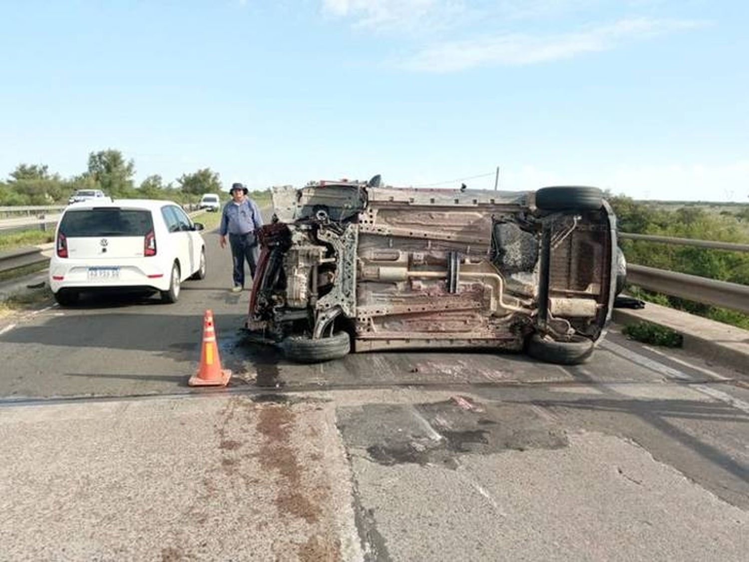 Un automóvil volcó en Ruta 12