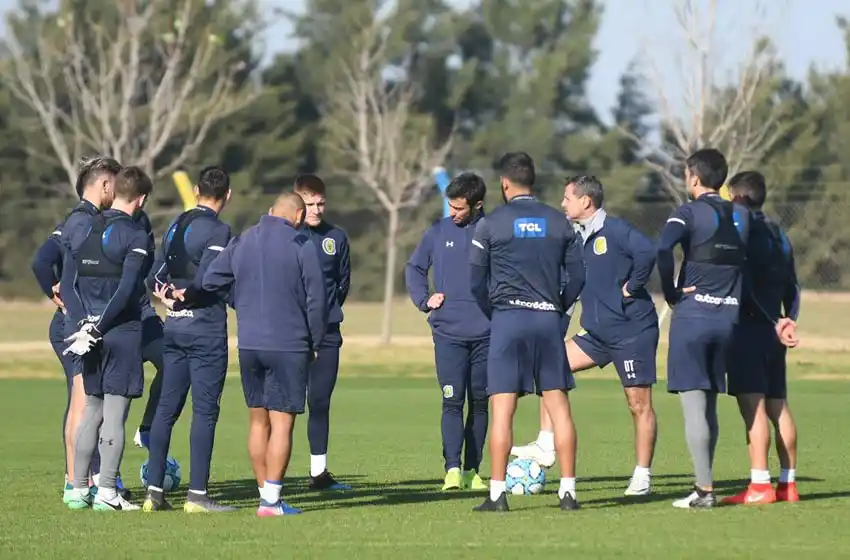 Cocca probó el equipo para el amistoso ante Fénix: ¿será el del debut?