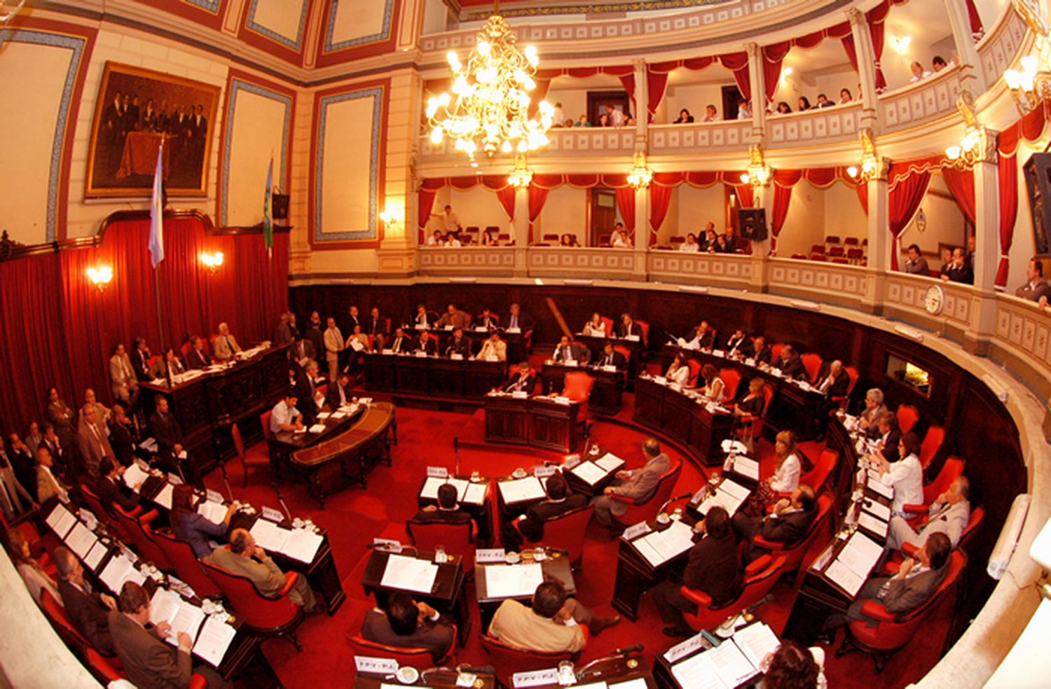 Eliminan la reelección indefinida para intendentes y legisladores
