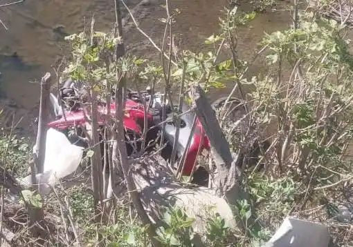 Así quedó la moto de Luis Almirón cuando terminó su veloz carrera en una zanja de la que fue rescatado.