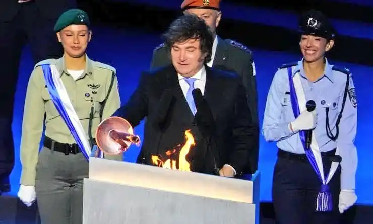 Milei encendió una antorcha en el marco de la celebración por la Independencia de Israel