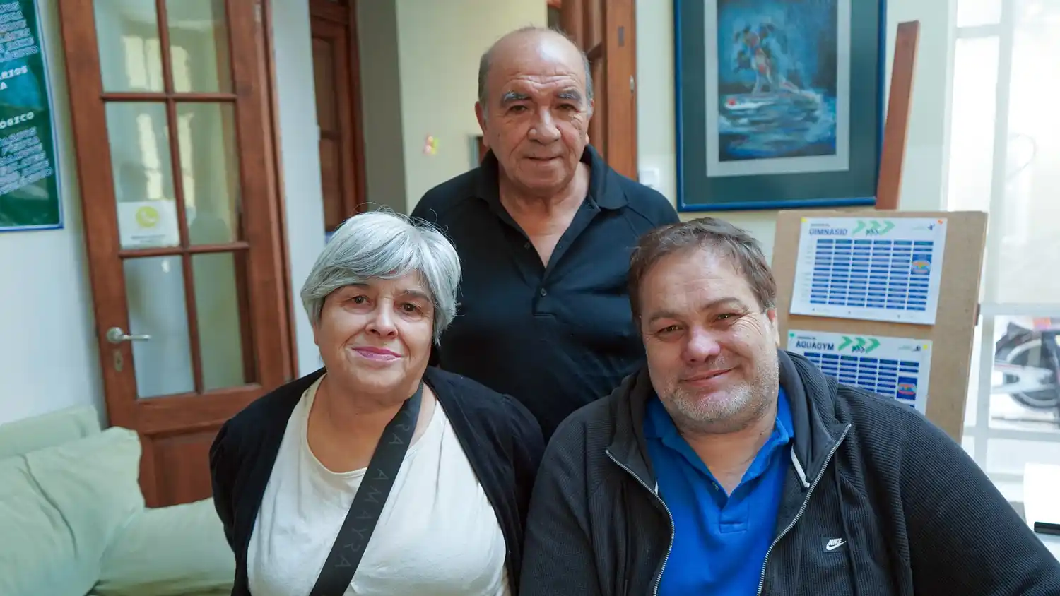 Escuela Nº 35. Pablo Yermus, presidente, y Stella Maris Cejas, tesorera de la cooperadora, junto a Mariano López, director de la institución