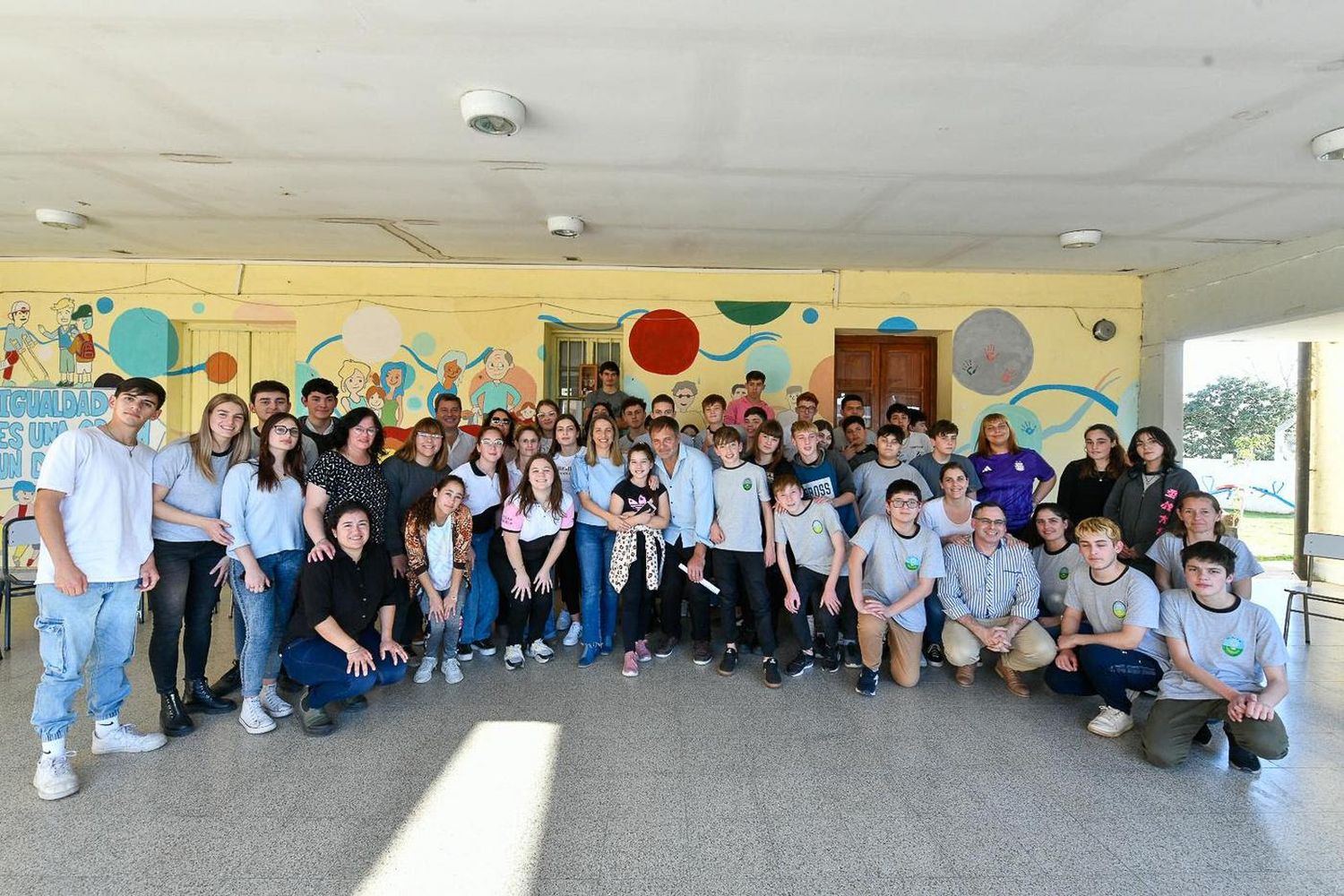 Stratta visitó la Escuela Secundaria N°69 Juan XXIII de Villa Fontana