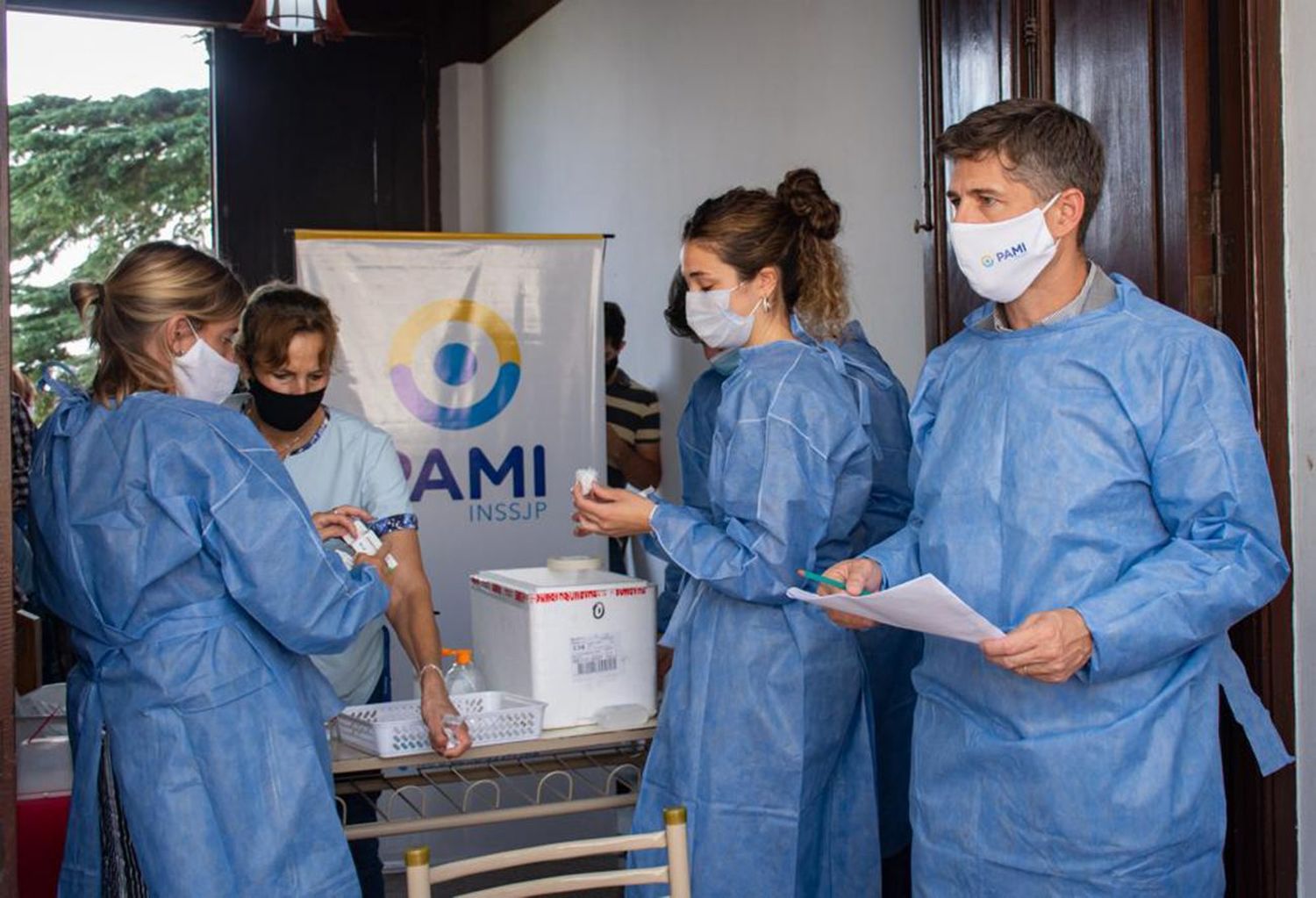 Se espera completar hoy el esquema de primera dosis en geriátricos para avanzar con la vacuna antigripal