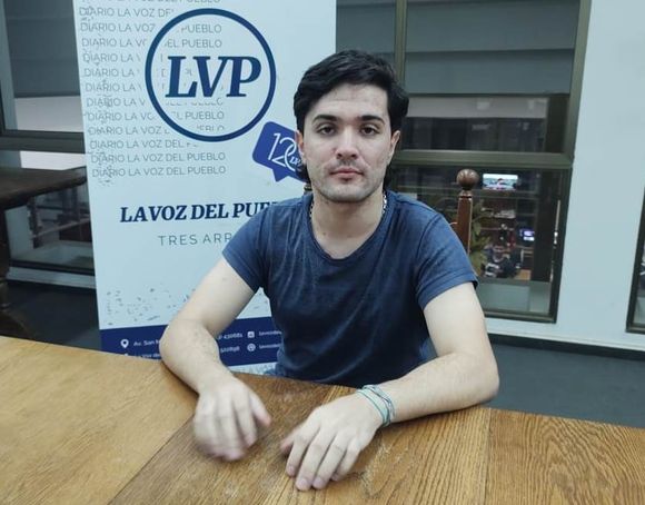 “Mirabas hacia la esquina y parecía una cascada, un rápido”