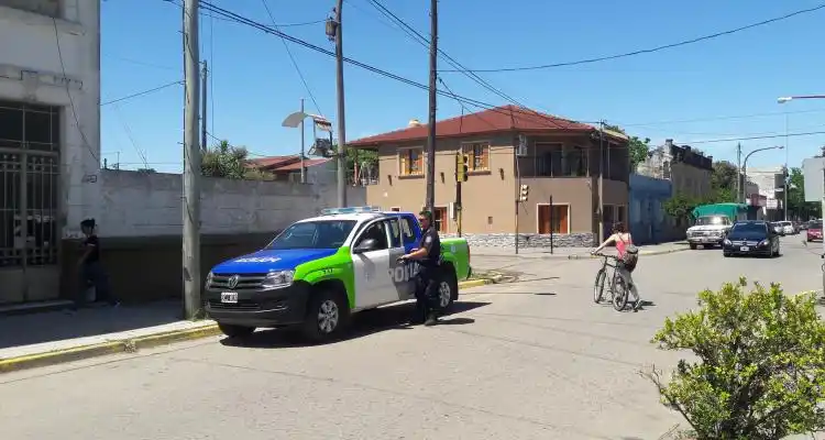 Intentó entrar a robar a una vivienda, el morador lo golpeó y lo aprehendieron