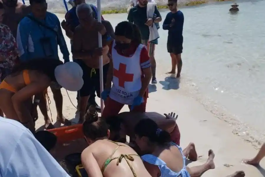 Murió un turista argentino tras realizar una excursión en una playa de México