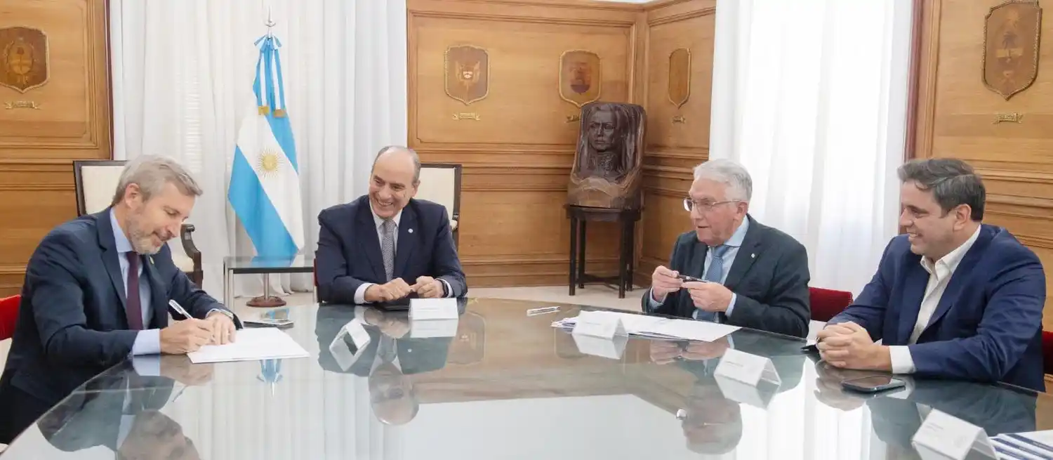 Frigerio  y Francos firmaron un convenio para reactivar la obra pública de Nación en la provincia