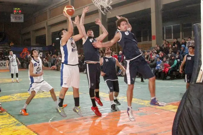 Villa del Parque y Centro Vasco  pusieron primera en los Play Off