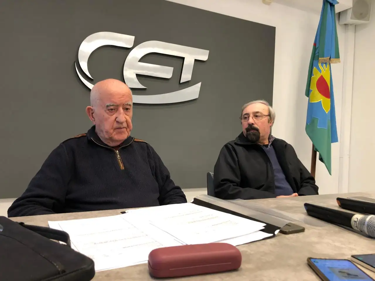 Juan Antonio Bilbao -el especialista que elaboró el informe de costos- junto a Daniel Albanese de la Cámara de Transporte.