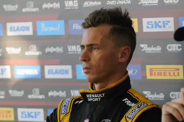 Pernía escoltó a Ardusso en otro sábado de Renault