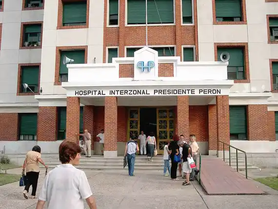 Discutió con su novia, la mordió y le arrancó un pedazo de oreja