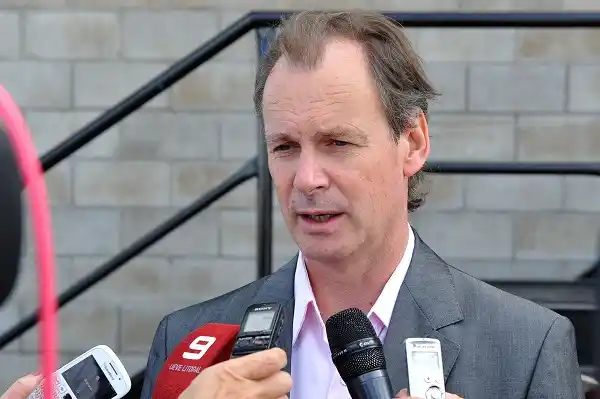 El Gobernador Bordet informó que los  estatales no cobrarían bono de fin de año 