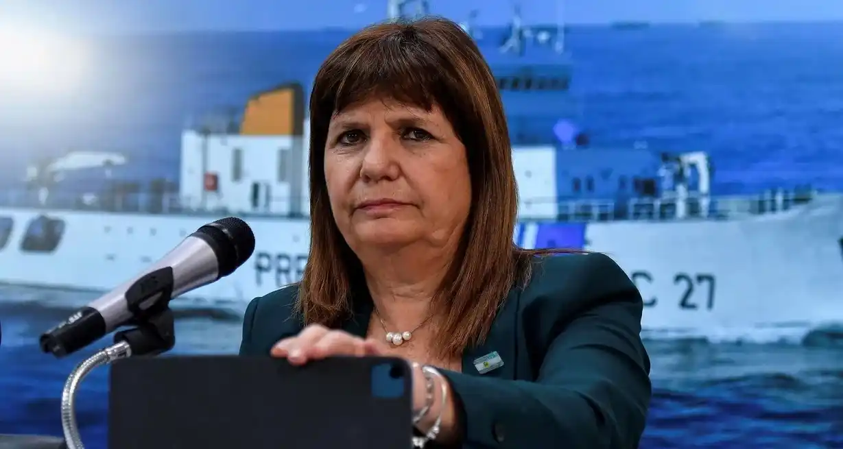 "La Prefectura Naval recupera su poder de defensa", sostuvo Bullrich al anunciar la derogación de la resolución Nº 1321, firmada el 20 de diciembre de 2019.